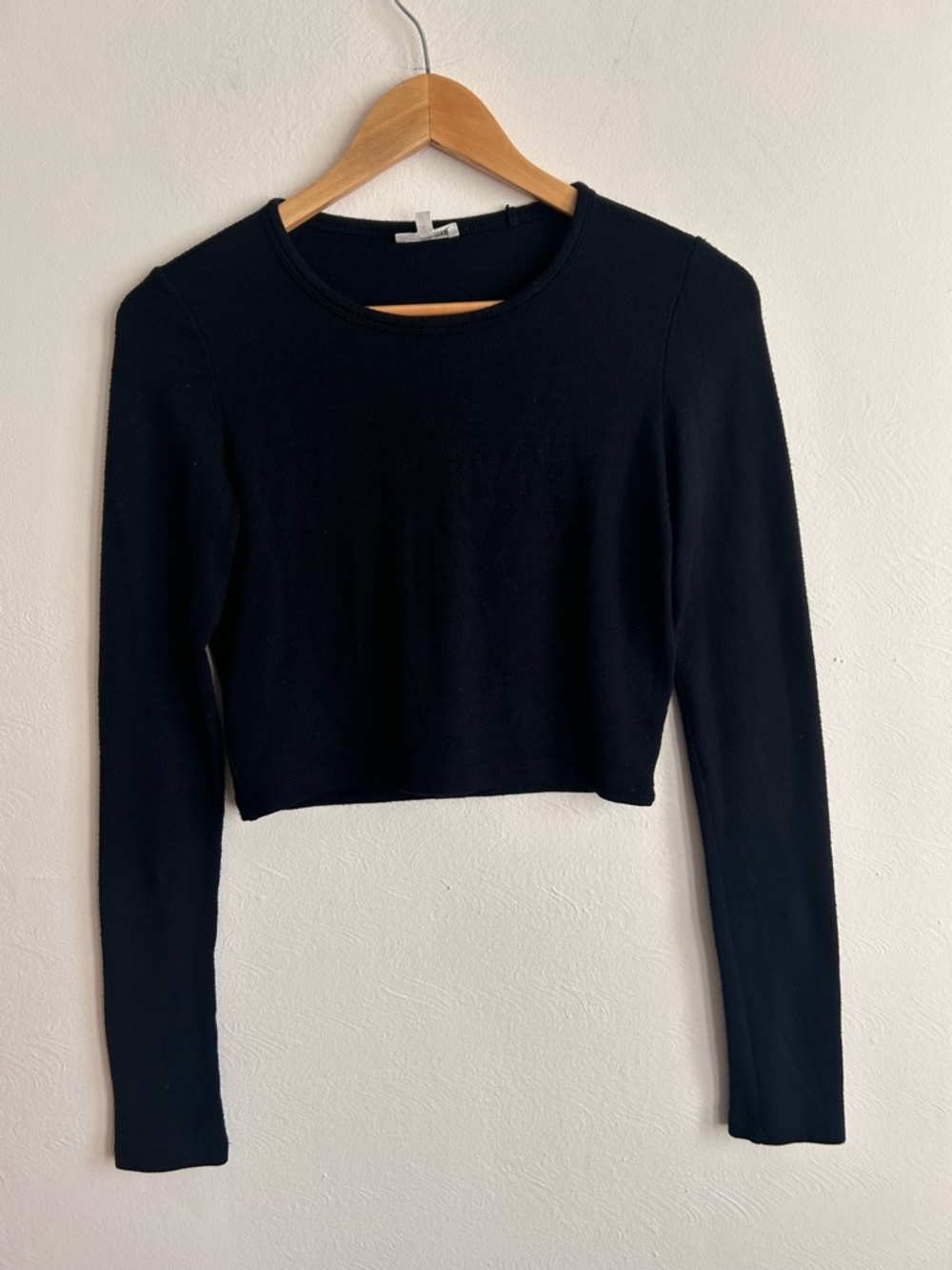 Wilfred Free Cropped Long Sleeve Top (Aritzia) – Soft Stretch Knit, Black